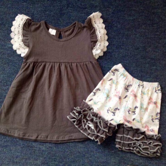 2pc. Baby Girl Carousel Print Shorts Set - Picture 2 of 8